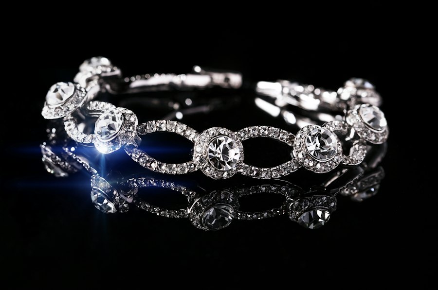 Tara tennis bracelet with round diamonds in white gold