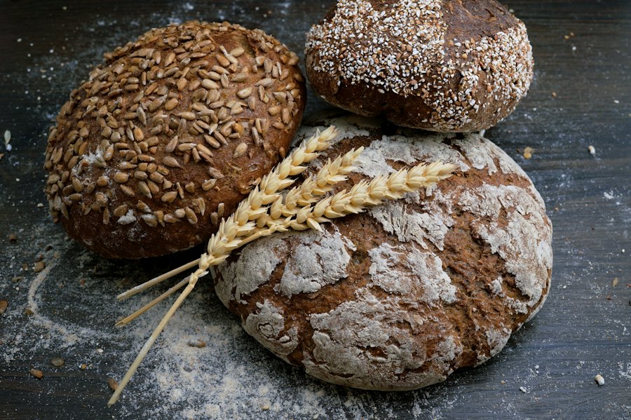 Taazi bani brown bread aur gehun ki baliyan